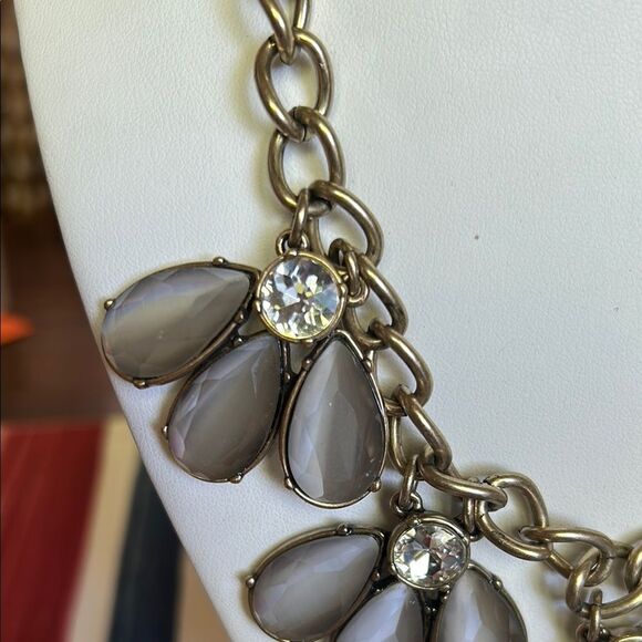 Anthropologie Elegant Gold and Cream Necklace impeccable - Picture 2 of 8